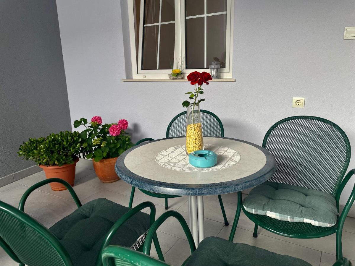 Aurelia Apartment Макарска Екстериор снимка